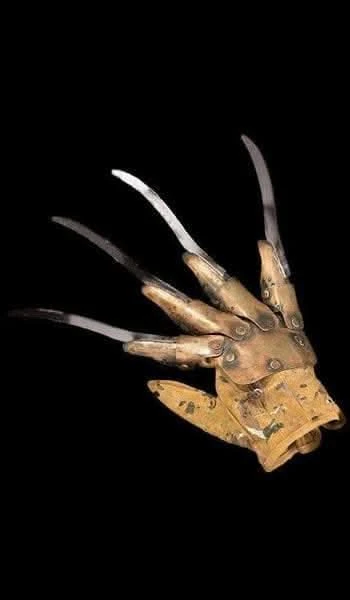 "Freddy Krueger Collector's Glove" Halloween Costume Accessory 3 "Freddy Krueger Collector's Glove" Halloween Costume Accessory